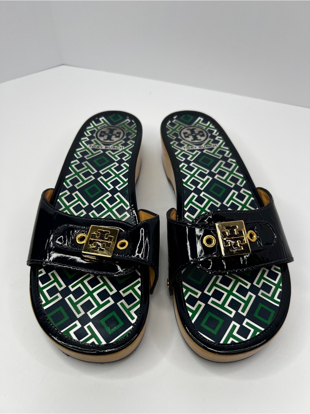 Tory Burch Dixon Black Green Patent Leather Gold Logo Slide Sandals Size 8.5 - Picture 3 of 15